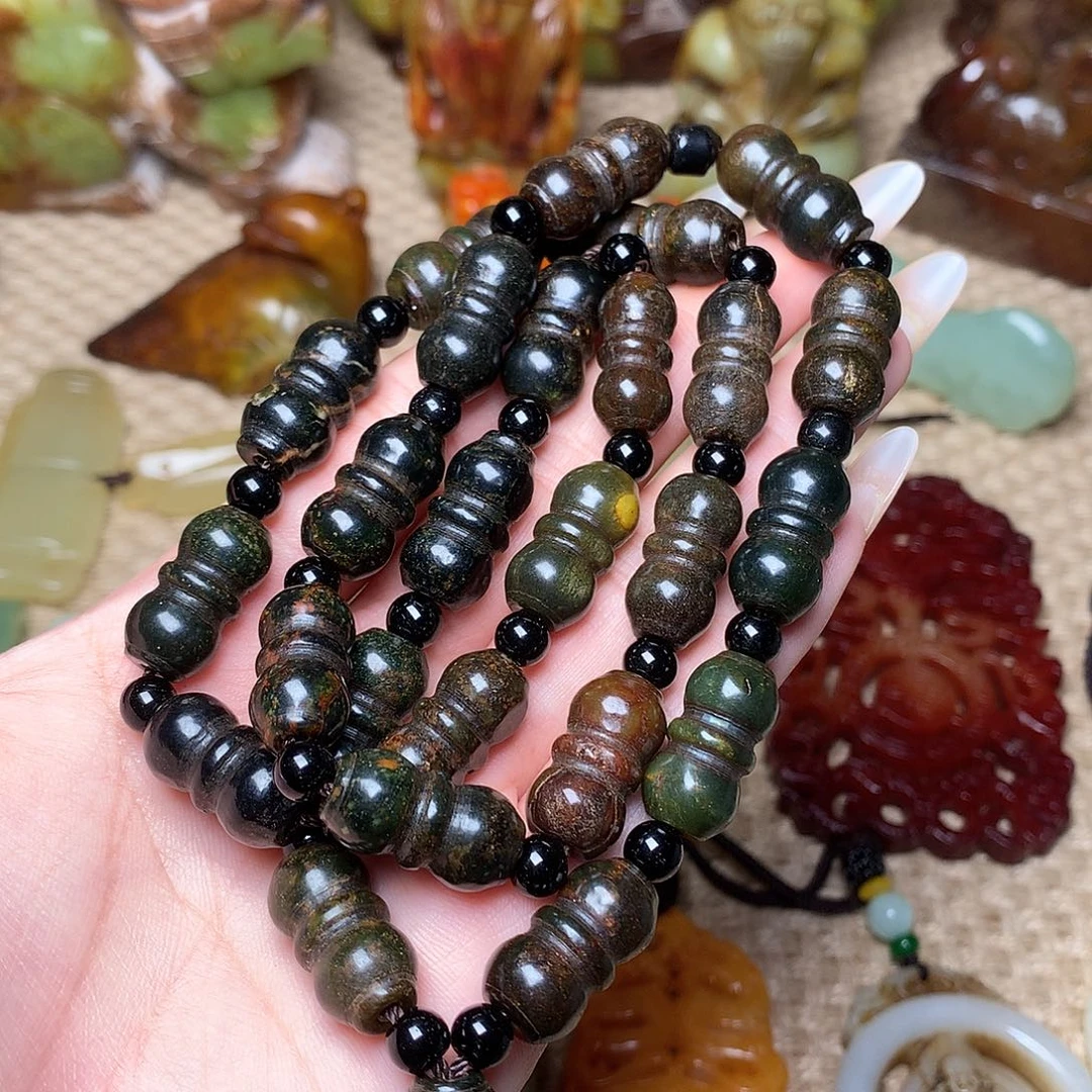 未镶嵌蛇纹石玉颈饰