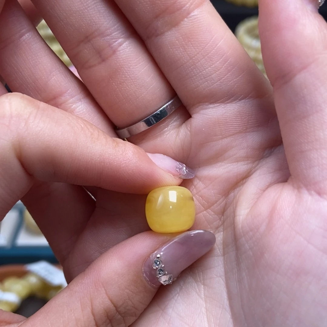 蜜蜡未镶嵌珠宝奇石11.3*10.1mm