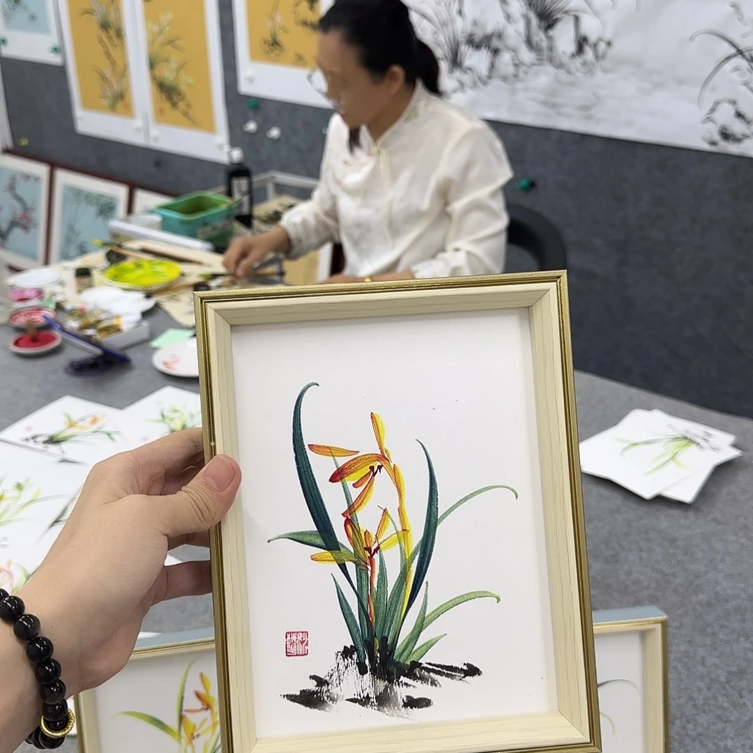 国画竖幅红色摆台