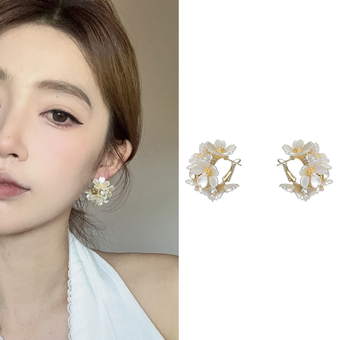 oushipei/欧诗佩 铜合金仿珍珠耳饰 法式精致浪漫镶钻花朵耳环女