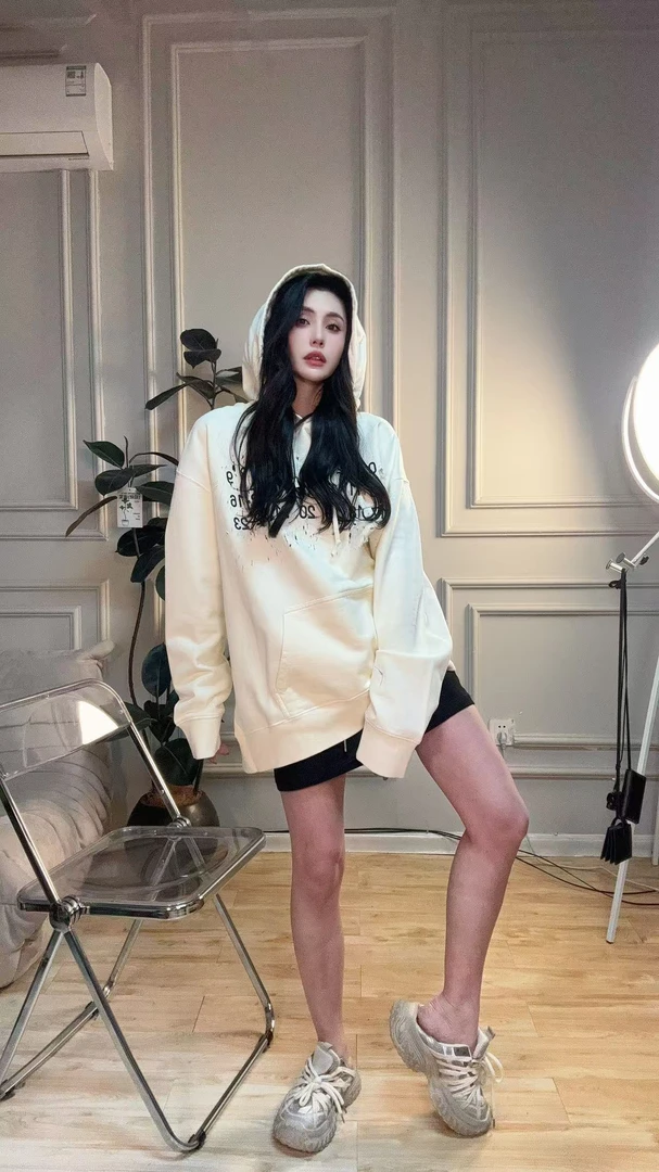 【潮牌】重工破洞数字卫衣