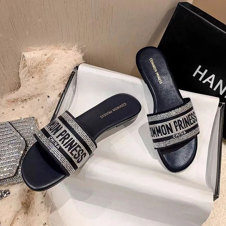 d家带钻刺绣烫闪钻平底凉拖鞋女夏高级水钻气质度假外穿一字拖鞋