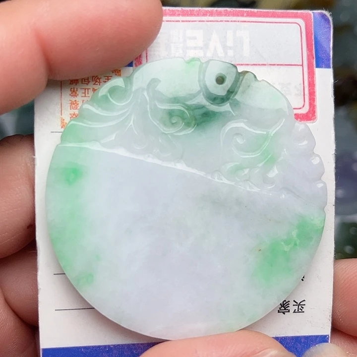 翡翠颈饰未镶嵌无事牌