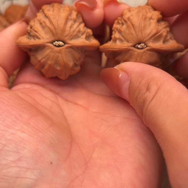 文玩核桃吊坠瓷娃娃40