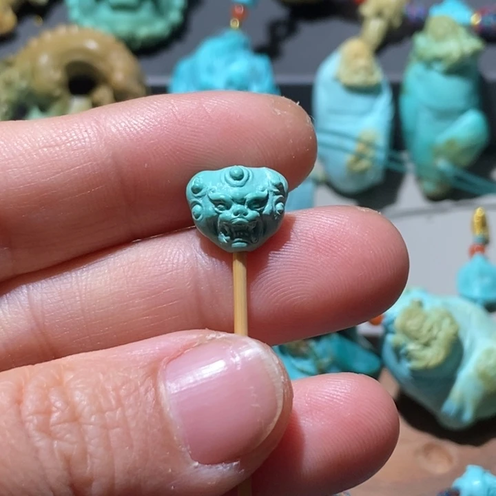 绿松石未镶嵌颈饰