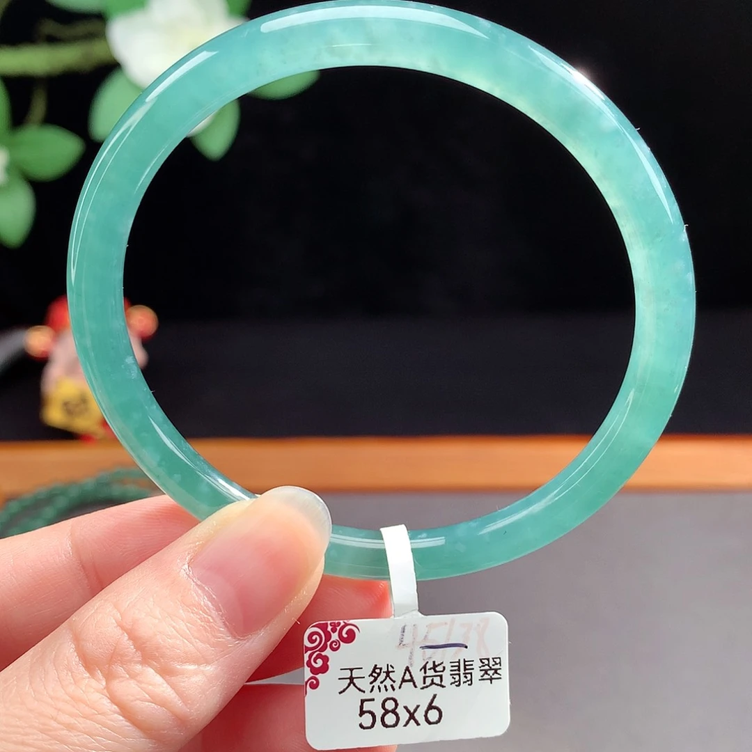 未镶嵌手镯（圆镯）翡翠