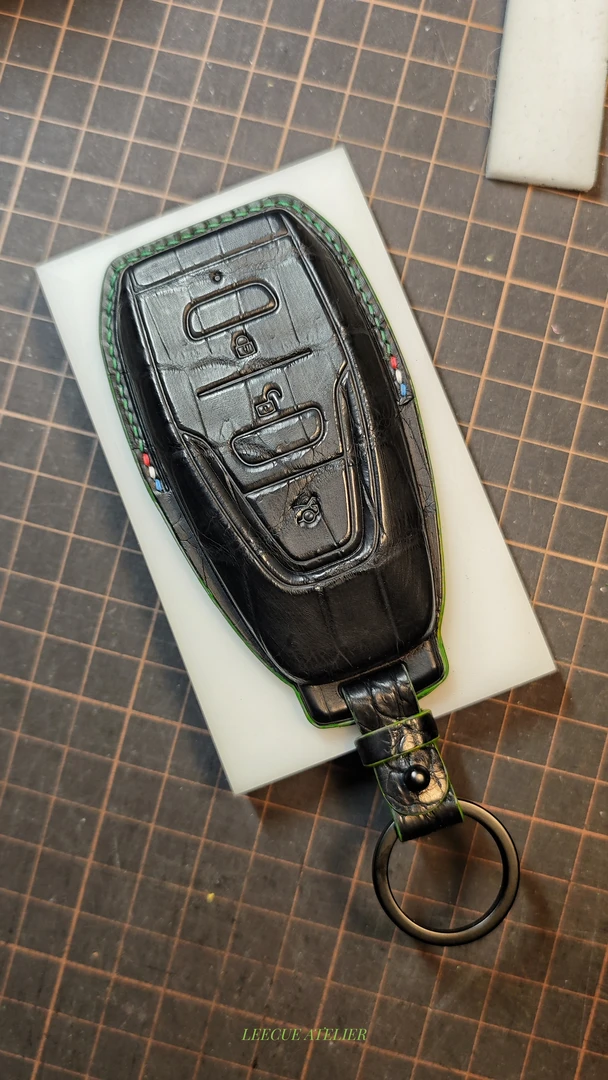 阿斯顿马丁车钥匙壳 高奢喜马拉雅鳄鱼皮 黑绿