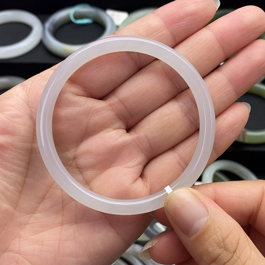 今***心和田玉未镶嵌手镯55.56