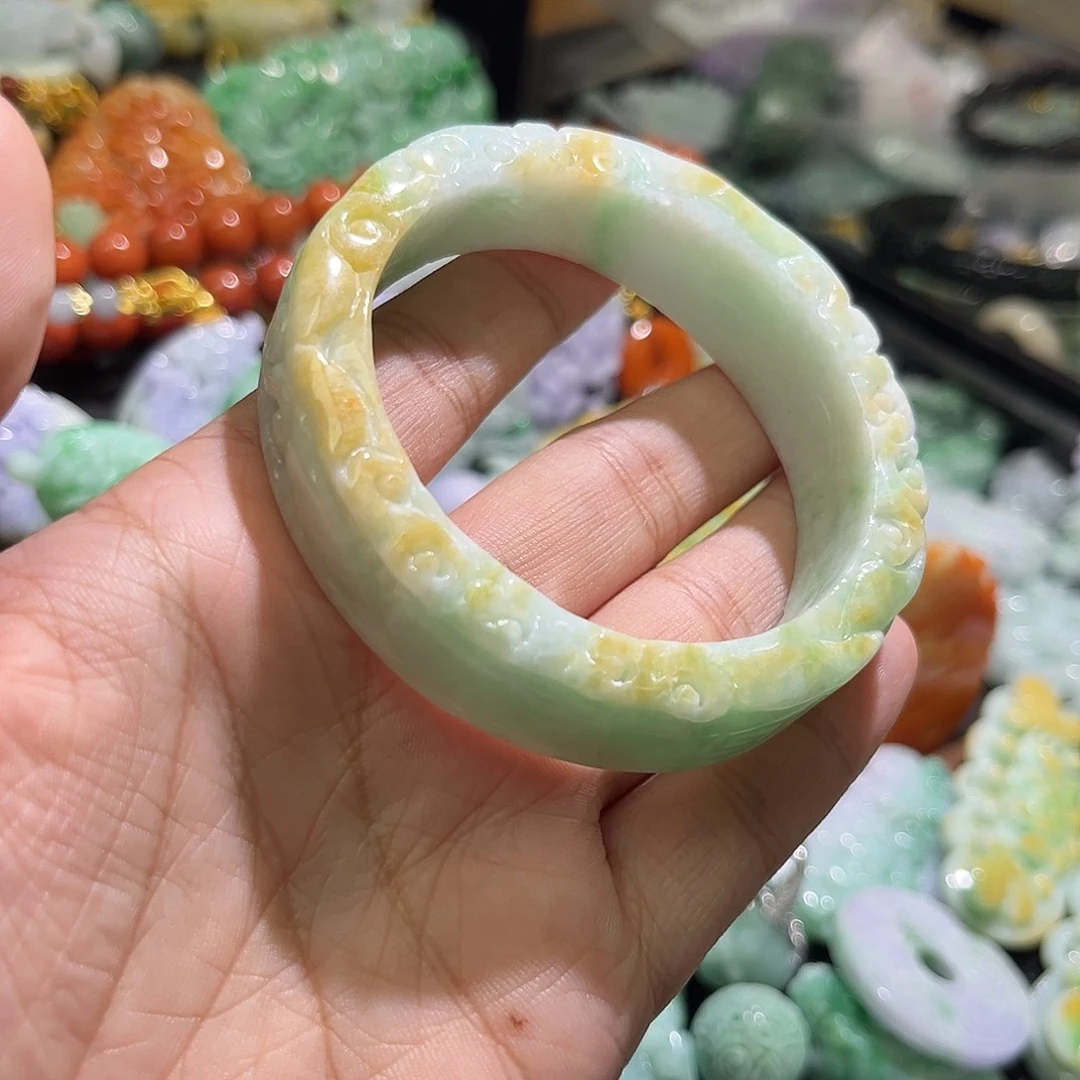 翡翠未镶嵌颈饰待编织