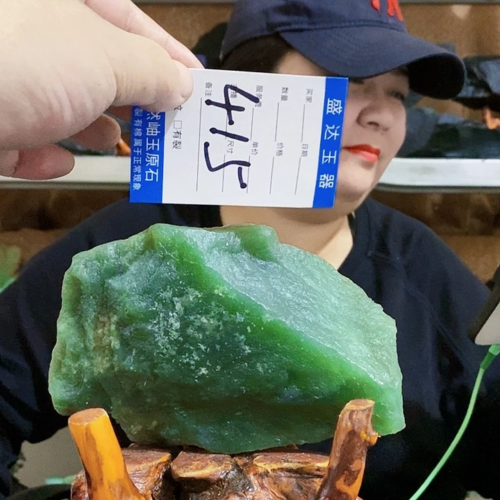 蛇纹石玉原石未镶嵌