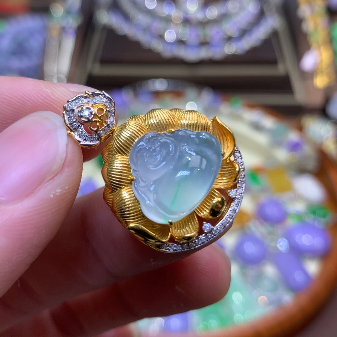 翡翠18K金镶嵌颈饰