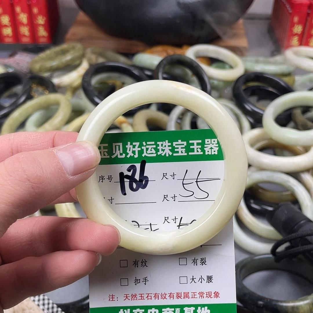 蛇纹石玉手镯未镶嵌