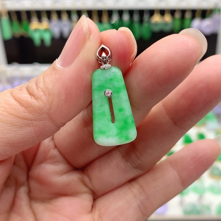 翡翠18K金镶嵌吊坠(赠链)