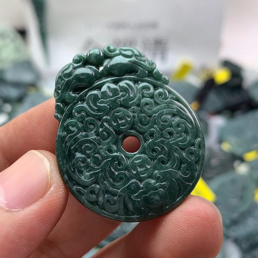 翡翠未镶嵌颈饰扣子