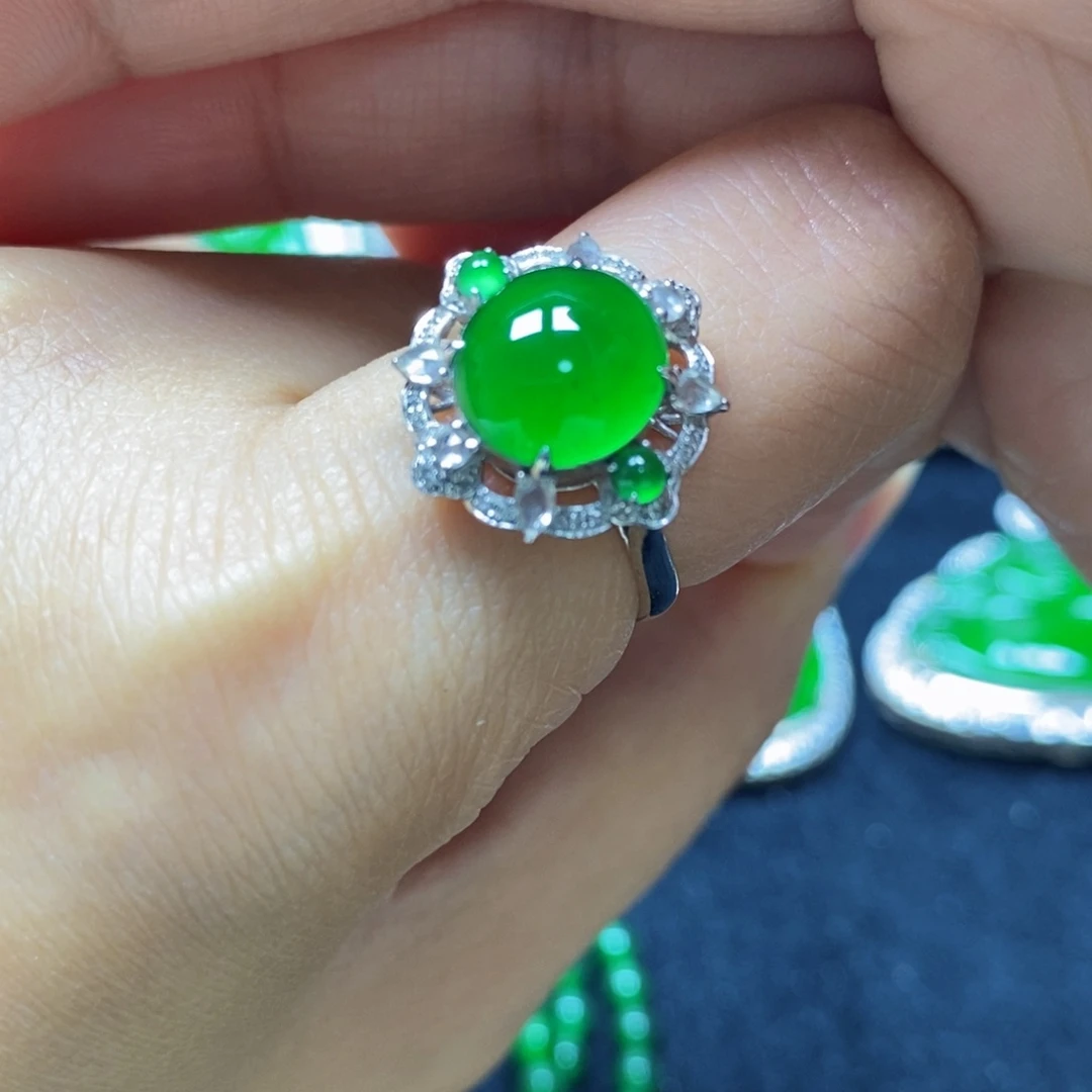 翡翠戒指18K金镶嵌天然翡翠