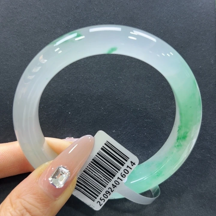 石英质玉（非洲翠）未镶嵌手镯