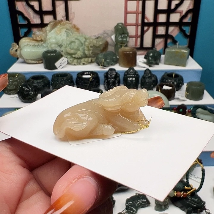 和田玉未镶嵌颈饰牛