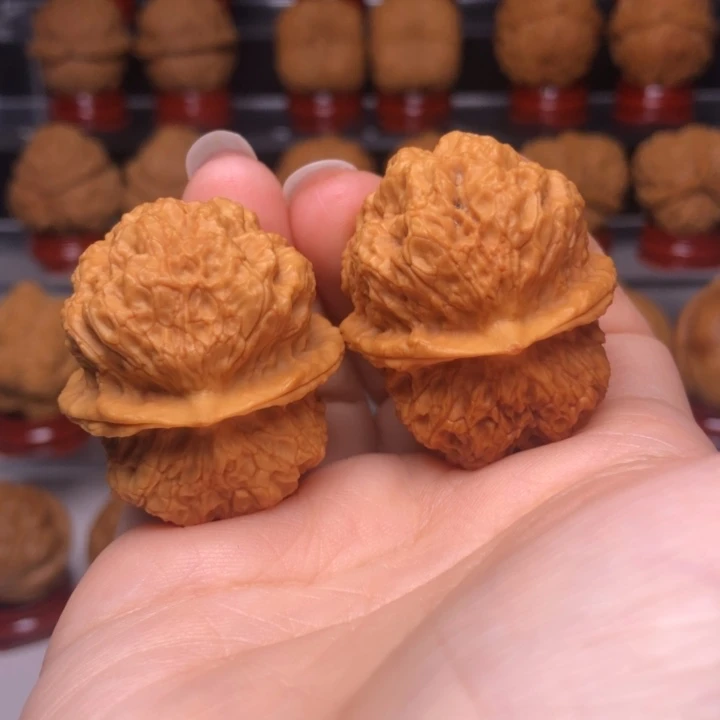 文玩核桃吊坠39金麒麟