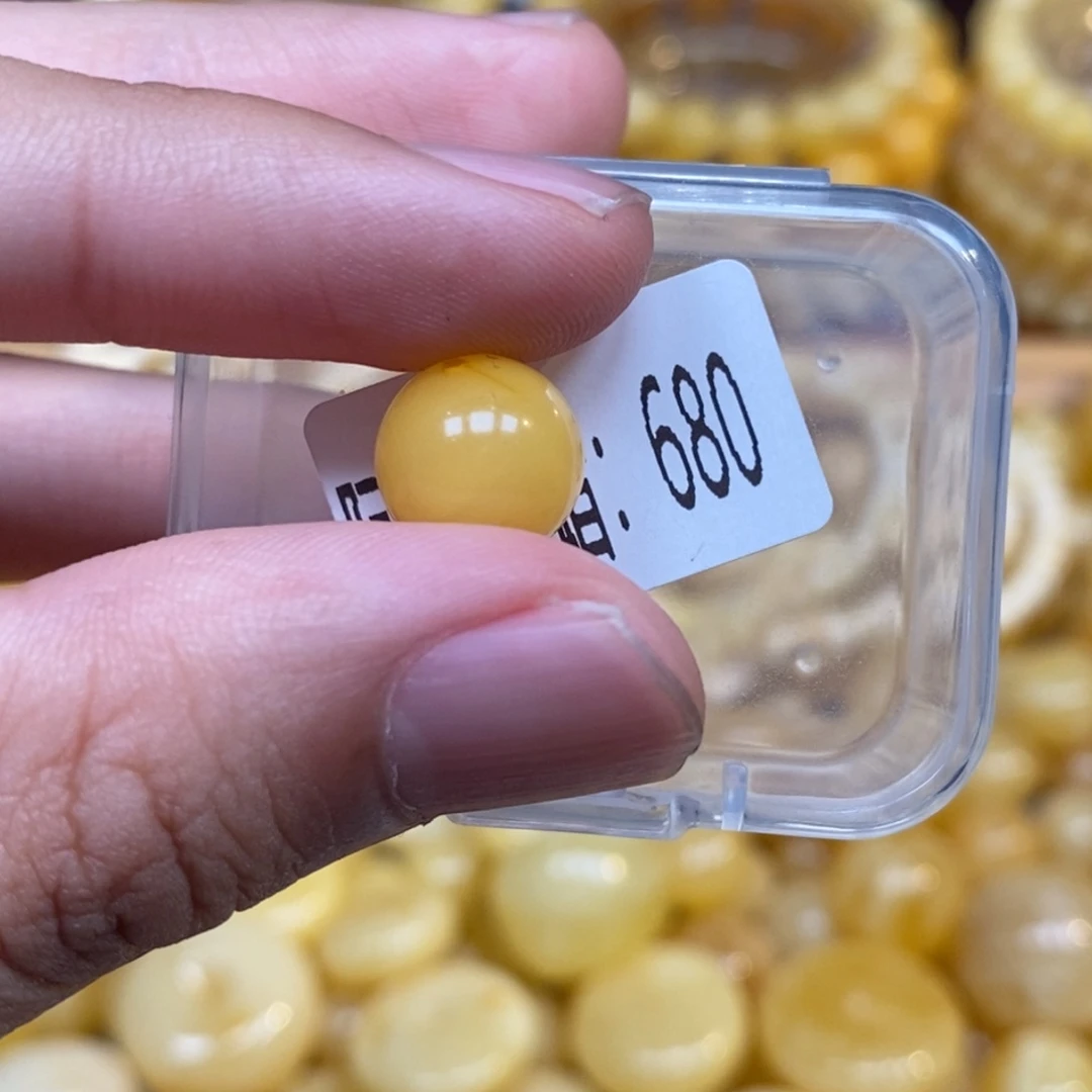 琥珀未镶嵌珠宝奇石680
