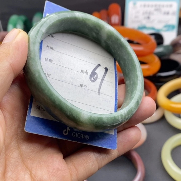 未镶嵌手镯石英质玉