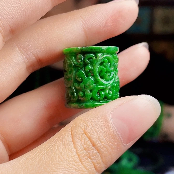 翡翠未镶嵌颈饰多样性