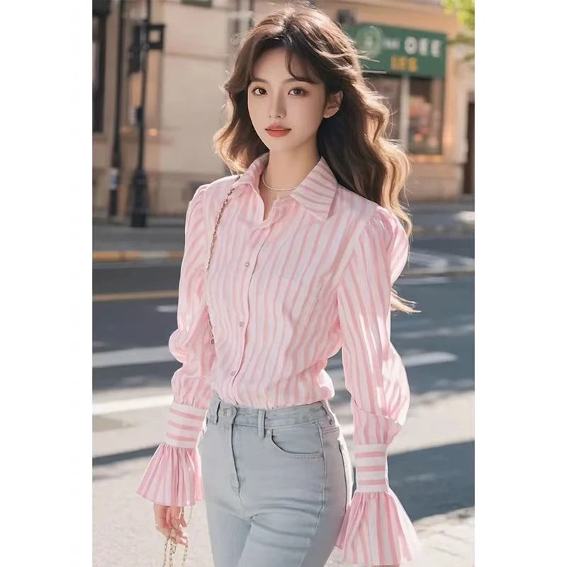 粉色条纹喇叭袖衬衫女高级感轻奢减龄洋气2025年爆款独特漂亮小衫