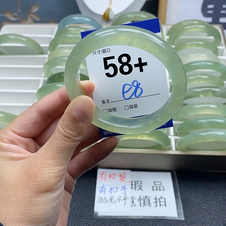 ****꧂蛇纹石玉未镶嵌手镯