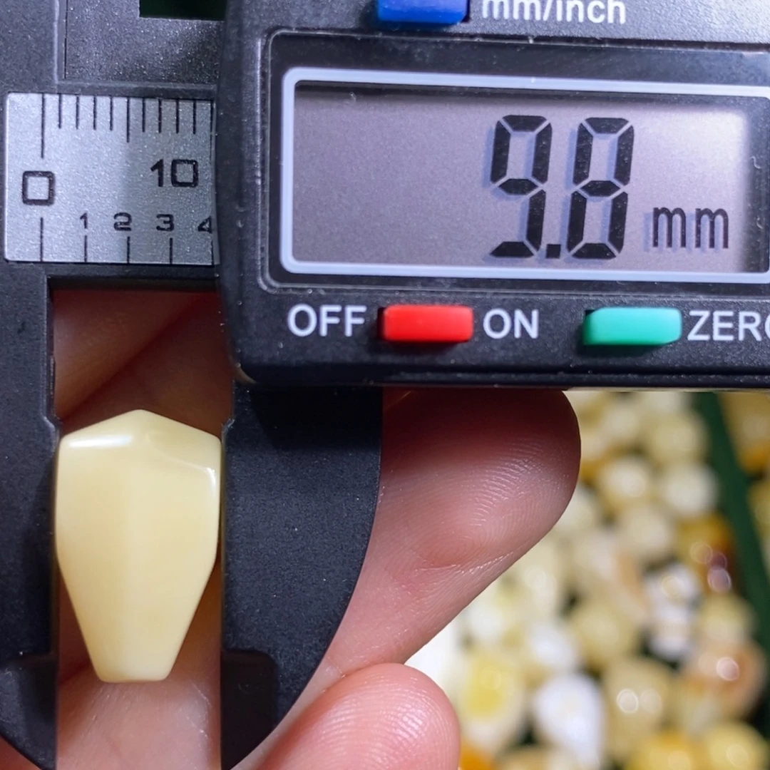 蜜蜡未镶嵌裸石配饰