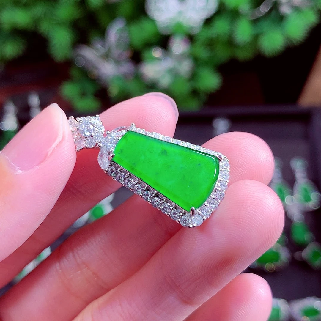 颈饰未镶嵌翡翠天然