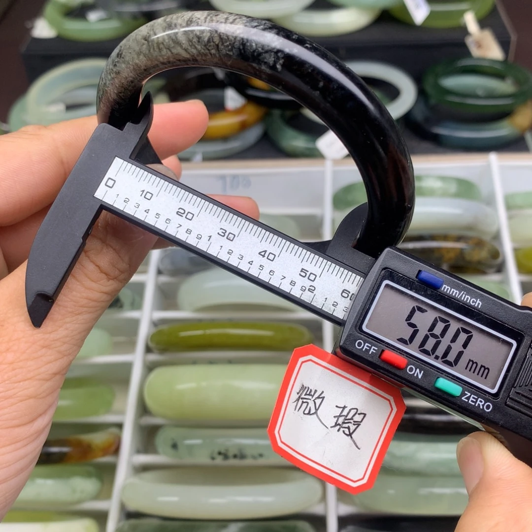 蛇纹石玉未镶嵌手镯700