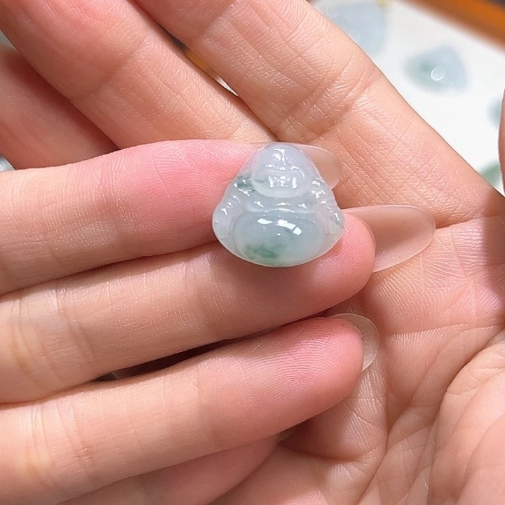 翡翠未镶嵌颈饰佛公
