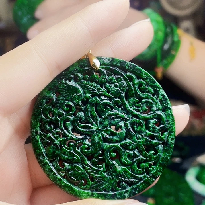 颈饰未镶嵌翡翠多样性