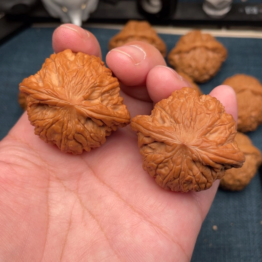 把件文玩核桃全品红皮球磨42