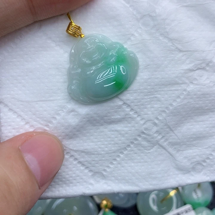 颈饰18K金镶嵌翡翠