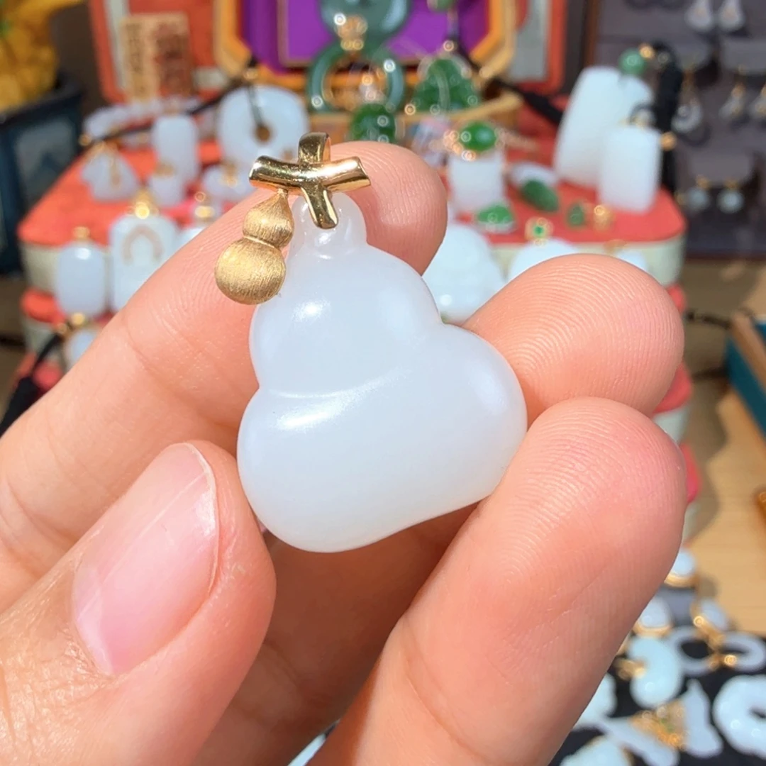 颈饰18K金镶嵌和田玉