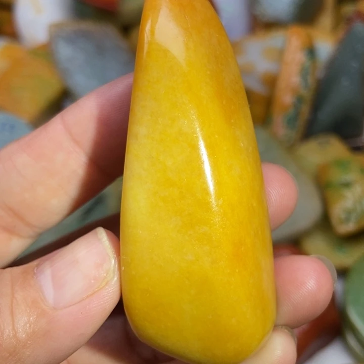 翡翠未镶嵌颈饰缅甸
