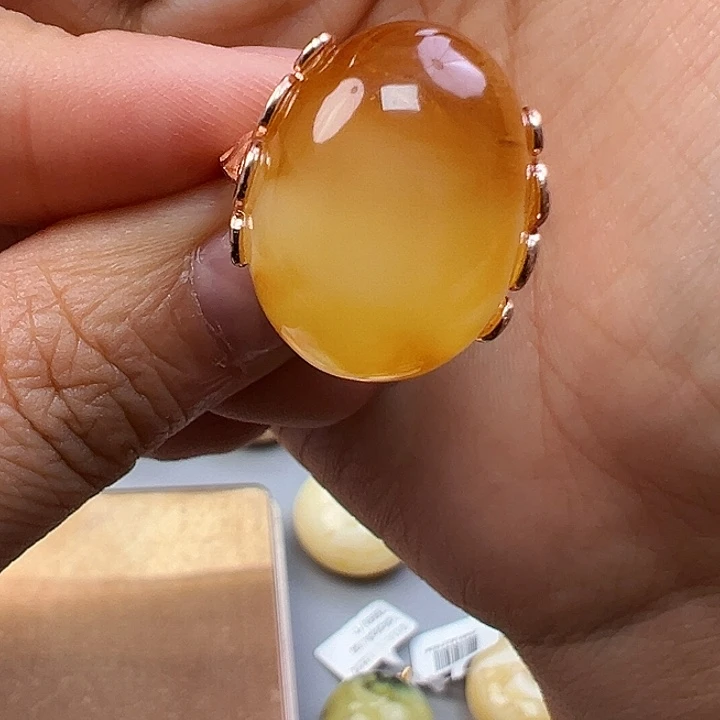 蜜蜡未镶嵌珠宝奇石