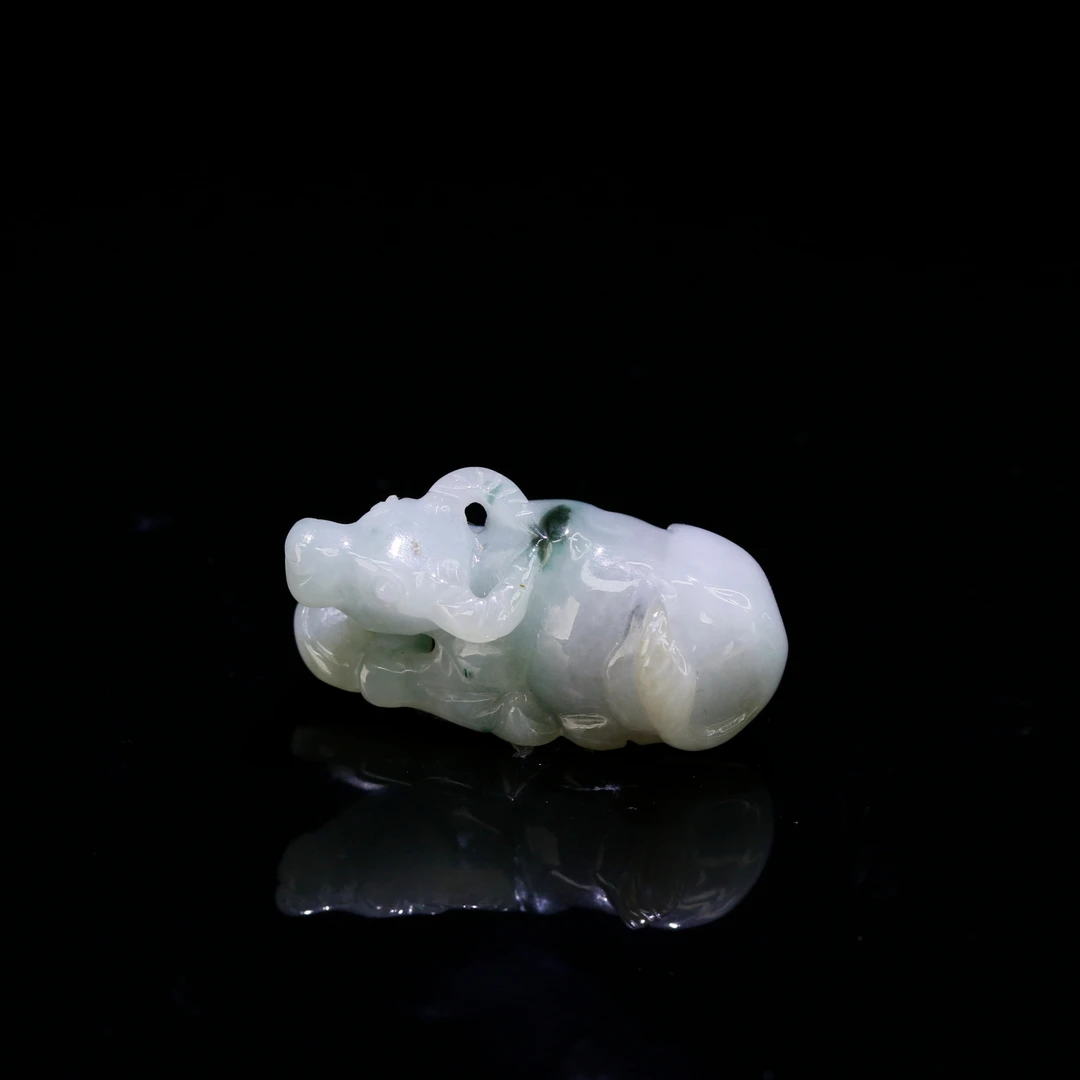3天然缅甸翡翠A货飘花牛气冲天吊坠/000137保利厦门拍卖