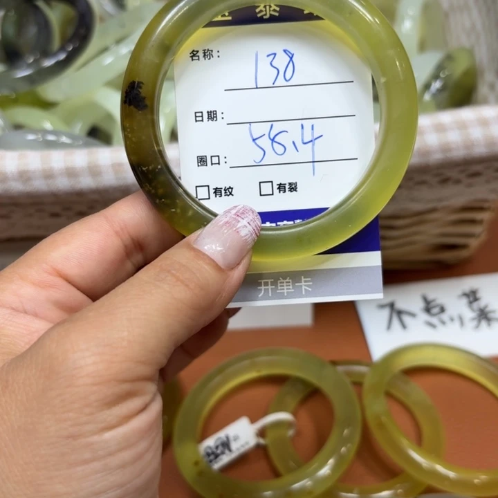 未镶嵌岫玉手镯天然