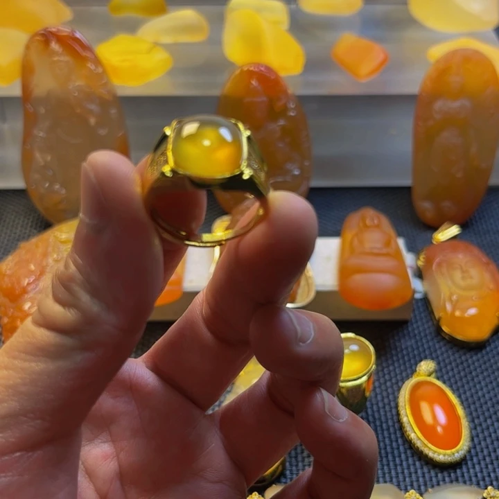 用***3石英质玉吊坠未镶嵌