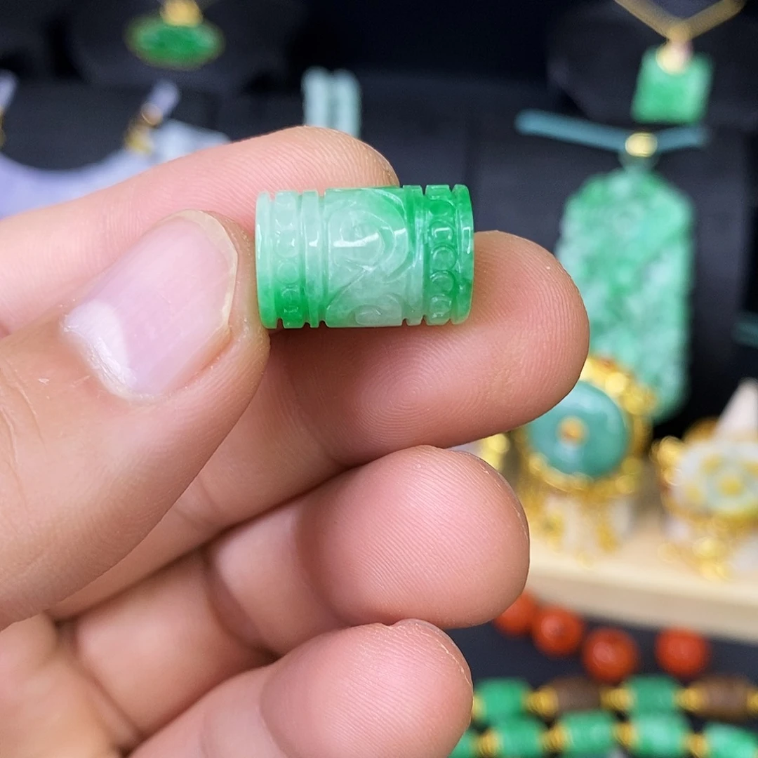 颈饰未镶嵌翡翠吊坠