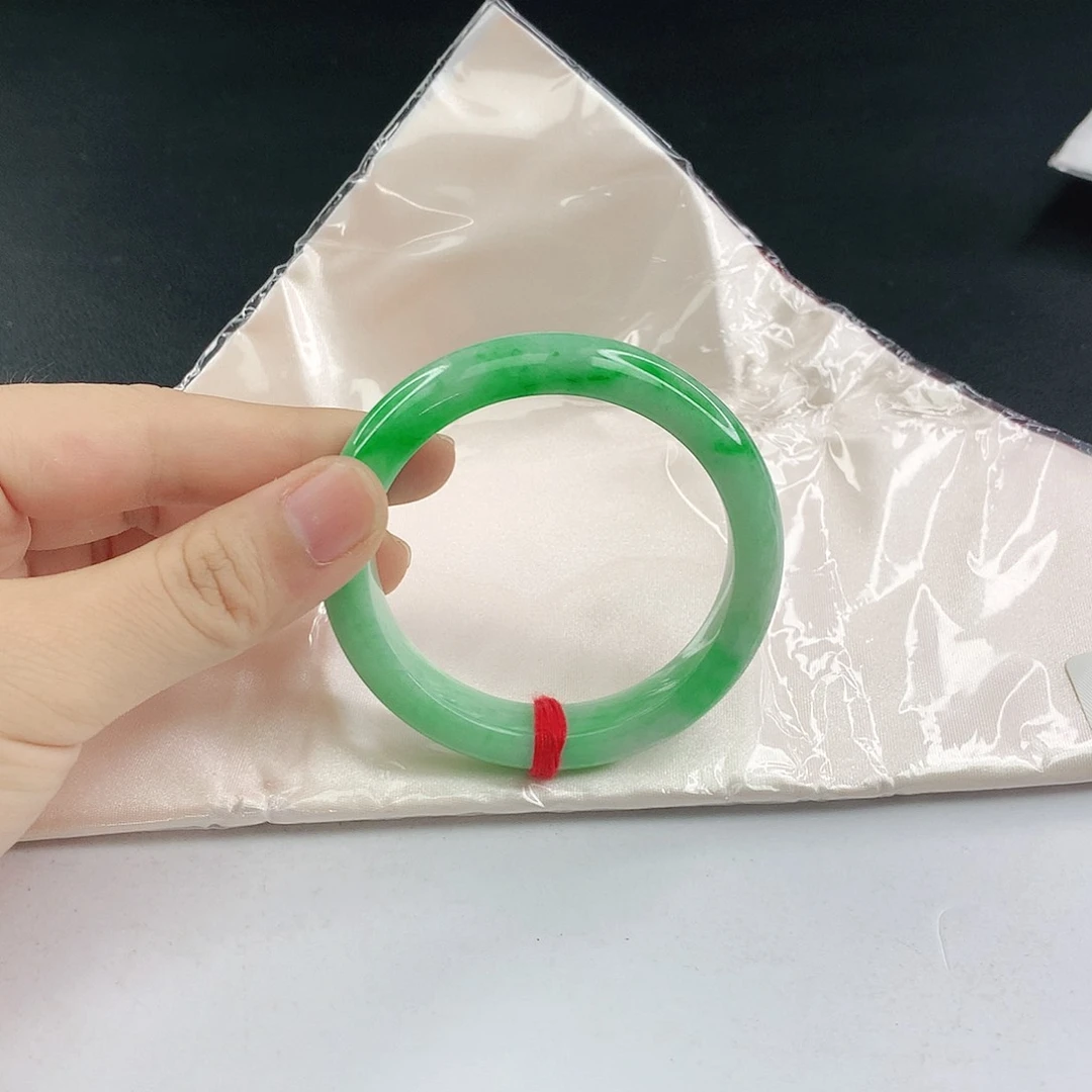 翡翠手镯未镶嵌翡翠511