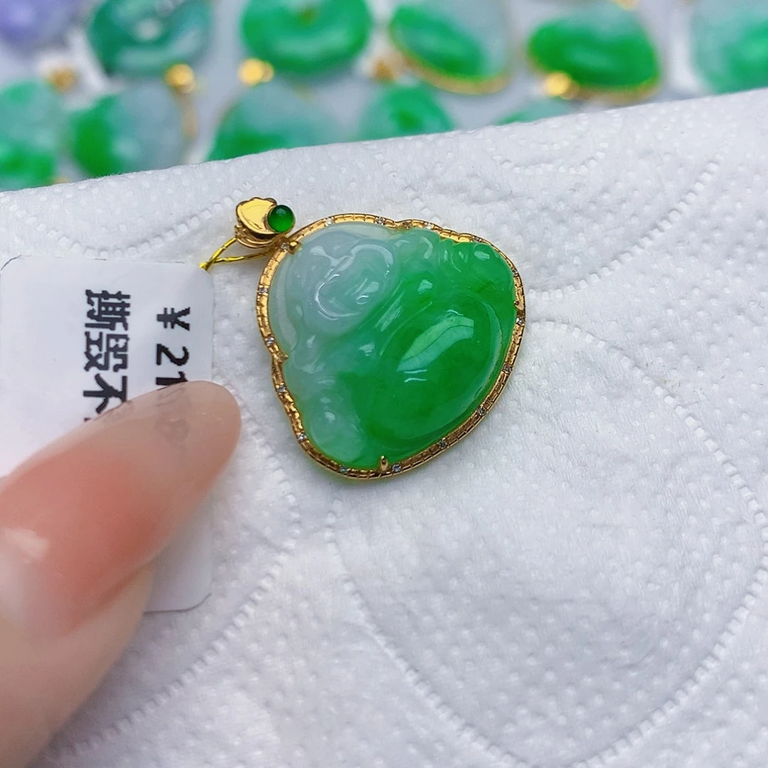 颈饰18K金镶嵌翡翠佛公