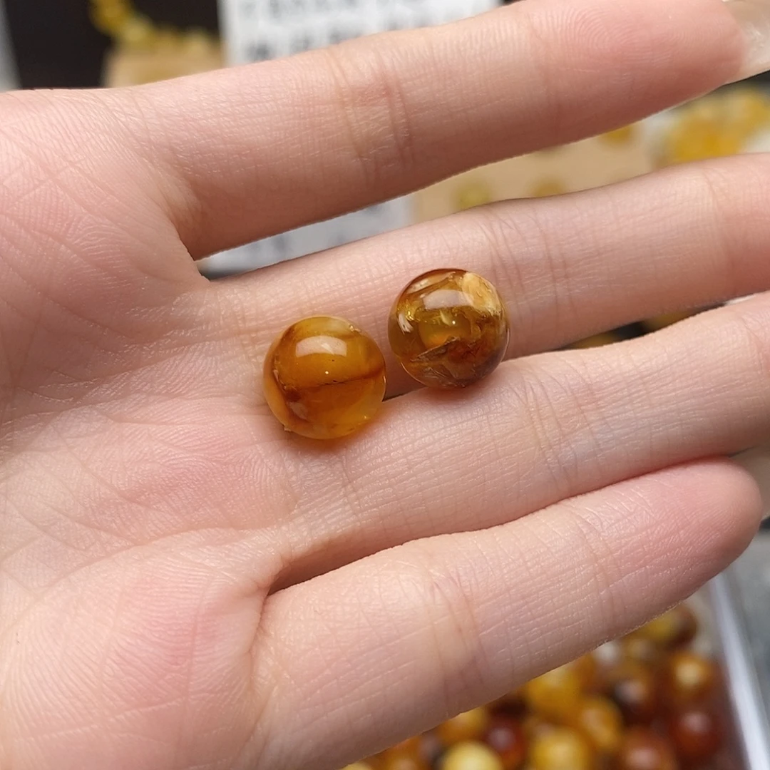 衣***：裸石虫珀未镶嵌蜜蜡