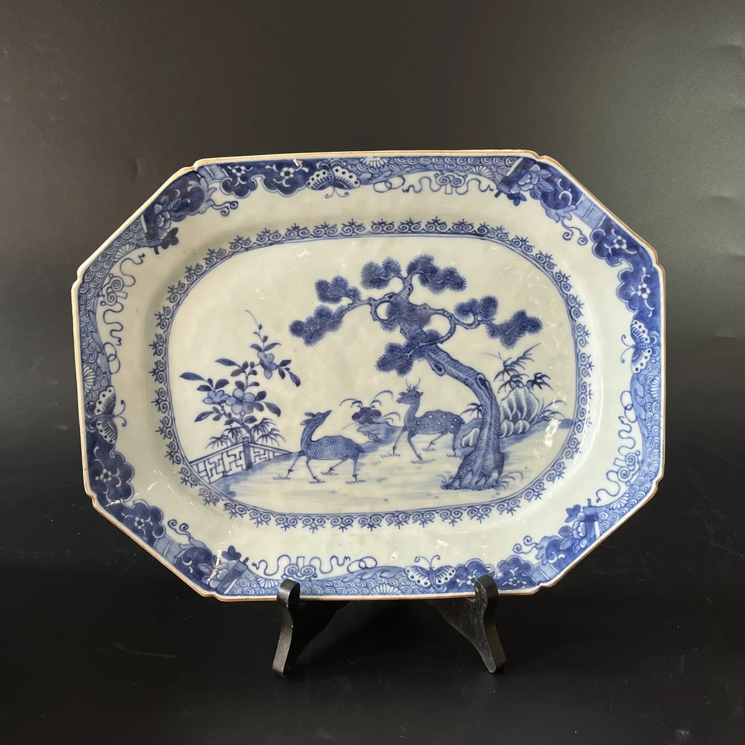 25070002清乾隆青花双鹿花卉纹八方长赏盘 长：约35cm A02915