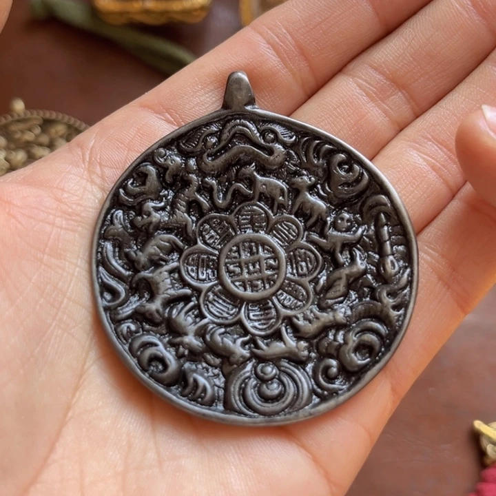 颈饰琉璃允**中喜欢的朋友