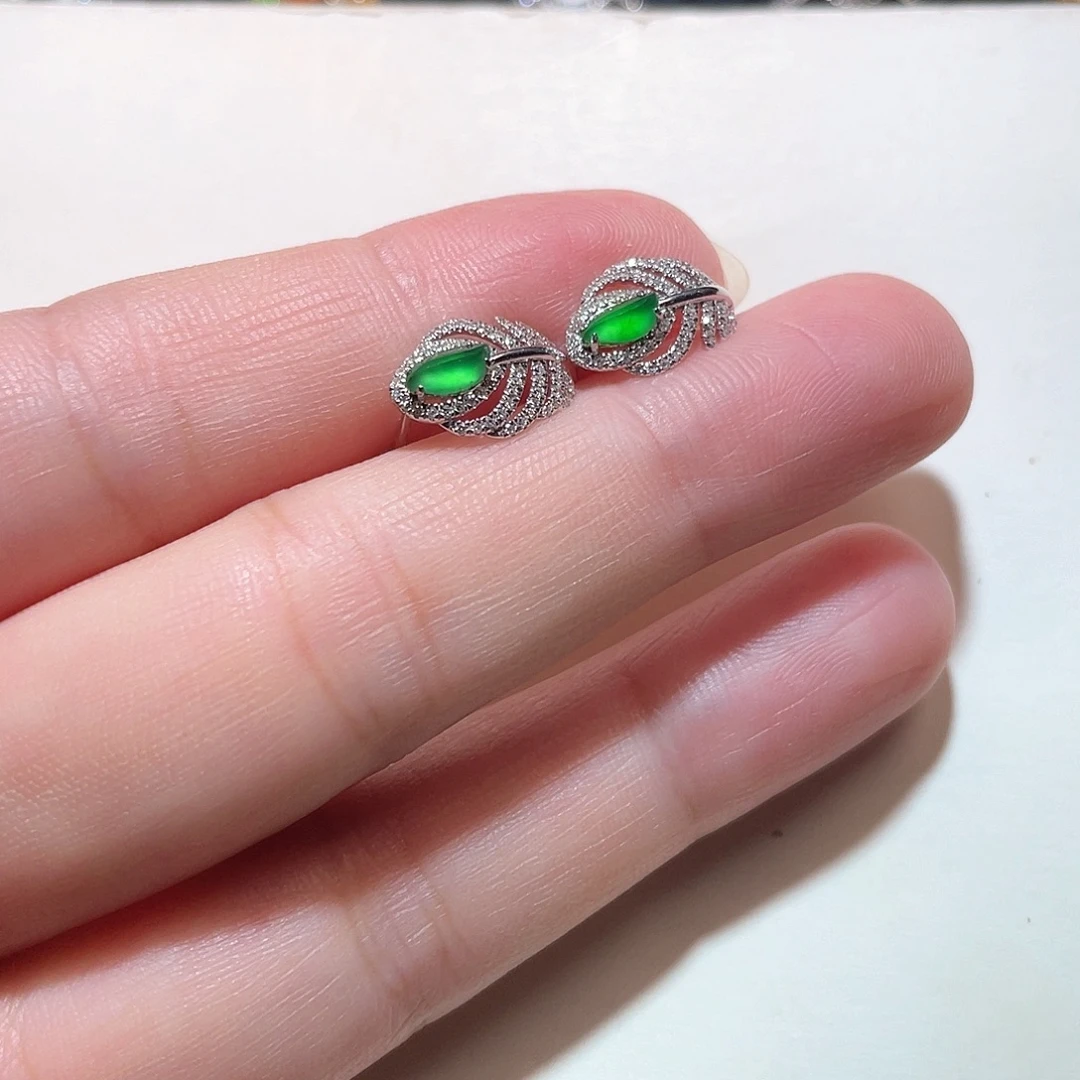 18K金镶嵌翡翠耳饰南非钻