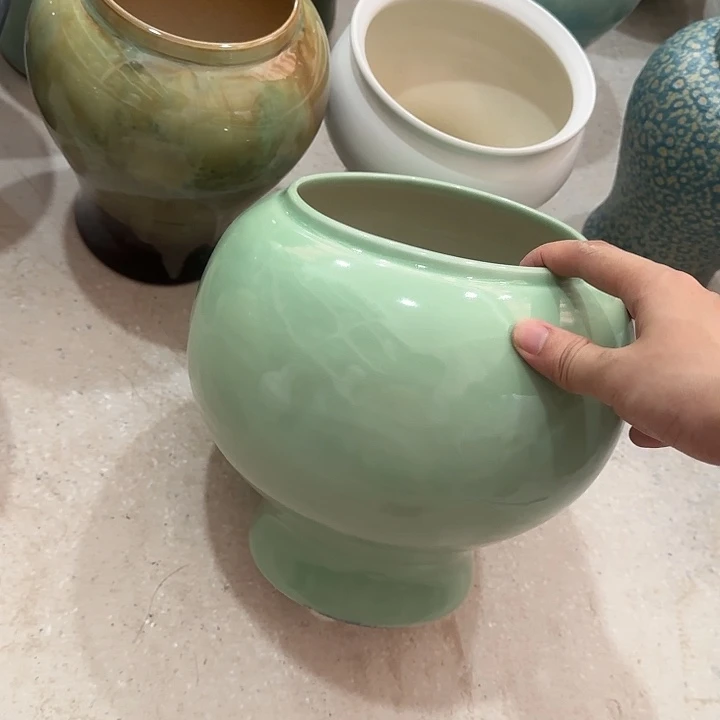 白泥花盆微瑕有孔