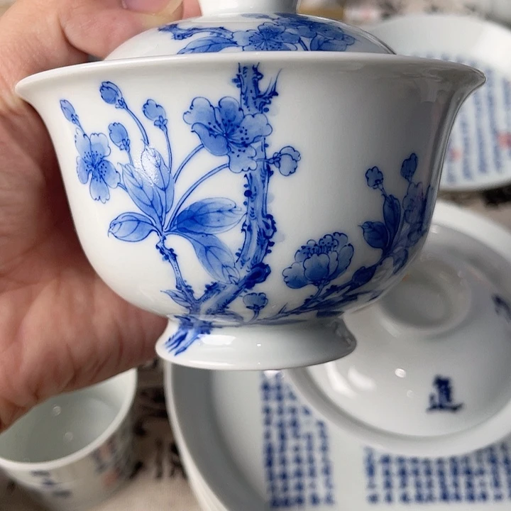 手绘青花海棠花盖碗