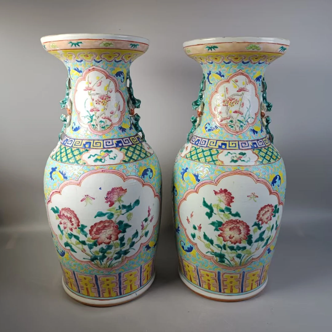 scs17120清中期色地粉彩开窗花卉纹瓶一对/四川省文物总店